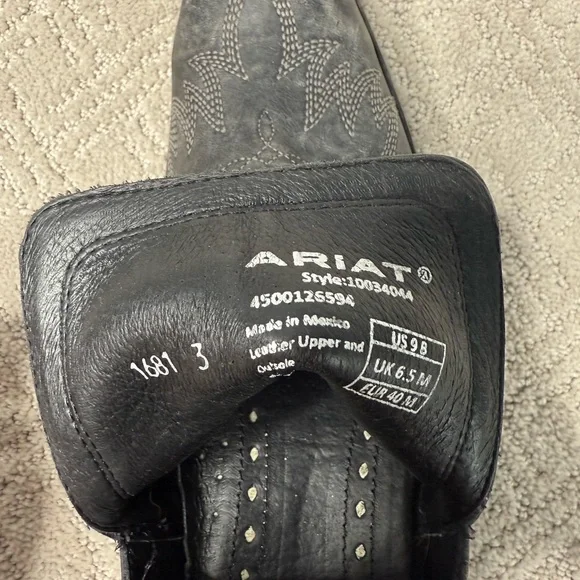 Women’s Ariat black western distressed boots - Picture 4 of 4